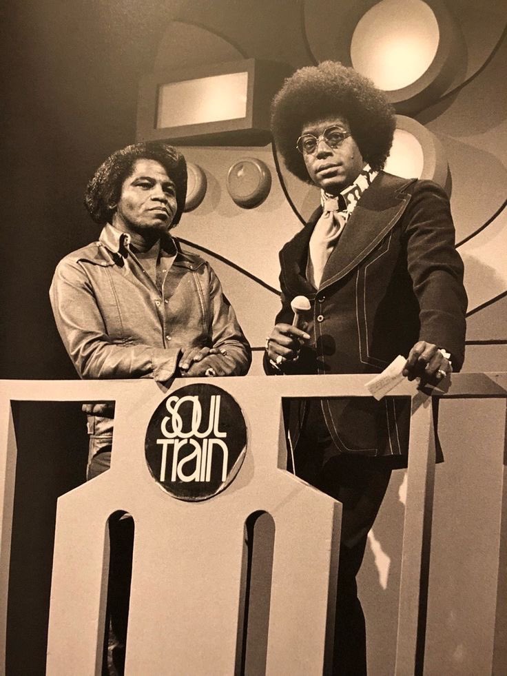 TheIdolater's tweet image. I find it funny how a lot of people compare black human Tenna designs to Steve Harvey when almost all of them resemble like Don Cornelius