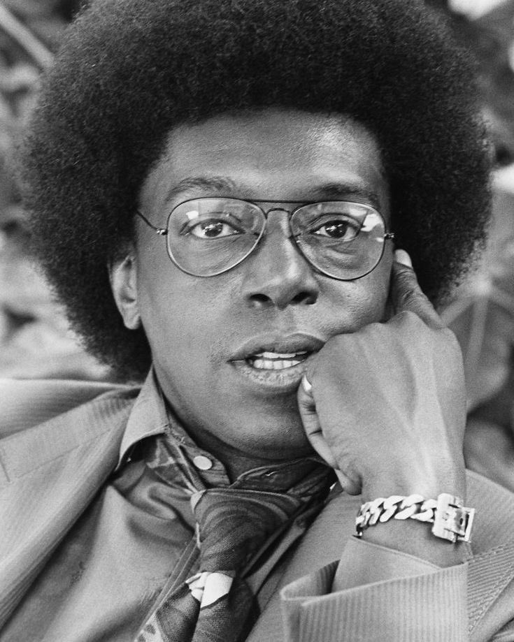 TheIdolater's tweet image. I find it funny how a lot of people compare black human Tenna designs to Steve Harvey when almost all of them resemble like Don Cornelius