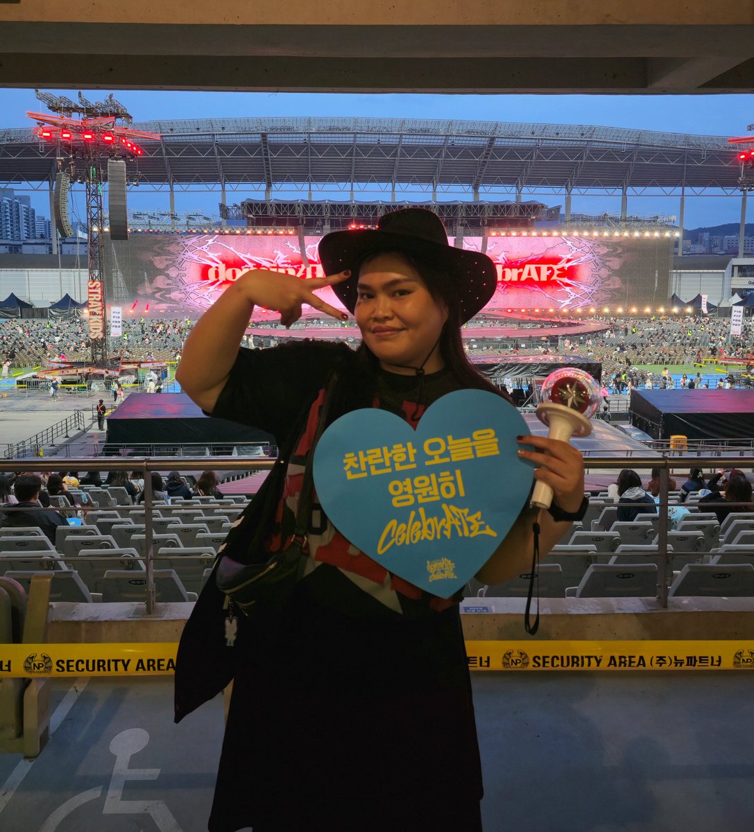 ciptauli's tweet photo. Stray Kids - DominATE : CelebrATE in Seoul 🇰🇷

life is worth living since I stand you @Stray_Kids, thank you!

love u always xx https://t.co/RMXBhyVwbP
