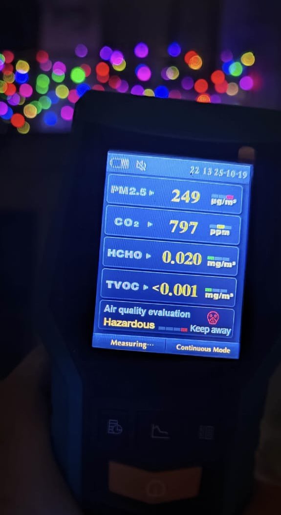 Left: 9:40 AM today 
Right: 9:40 PM today 

PM2.5: 160 To 249 µg/m³

GRAP II invoked:( 

This is what “green” looks like. 
Every burst called celebration is another breath lost.

<a href="/gupta_rekha/">Rekha Gupta</a> <a href="/mssirsa/">Manjinder Singh Sirsa</a> <a href="/CAQM_Official/">Commission for Air Quality Management</a> 

#RightToBreathe #IsGreyTheNewGreen #DelhiAirCrisis