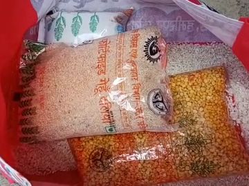 माननीय मुख्यमंत्री जी, 
  बड़ी खुशी हुई 4 माह बाद जूलाई माह‌ का बच्चो का पोषाहार का वितरण हुआ। अब अगला पता नही कब मिलेगा । या  घोटाले की भेट चढेगा। 

ग्राम- डूहां बिहरा
ब्लॉक- नवानगर 
जिला - बलिया (उप्र) 
<a href="/babyranimaurya/">Baby Rani Maurya(modi ka parivar)</a>
<a href="/dmballia/">DM Ballia</a> <a href="/CMOfficeUP/">CM Office, GoUP</a> <a href="/myogiadityanath/">Yogi Adityanath</a> <a href="/narendramodi/">Narendra Modi</a>