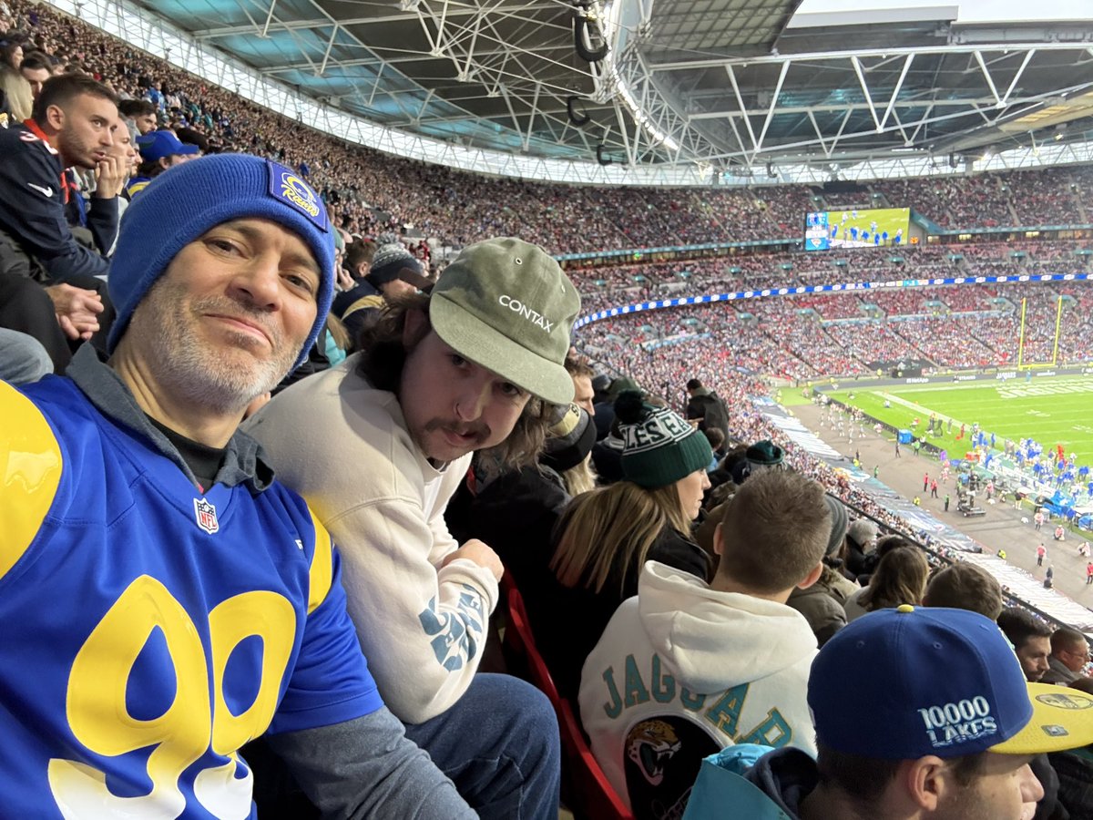 The Grove pod (Tabs &amp; Jamie) @ the Kroenke v Khan double header part 2…&amp; Kroenke is smashing it! #RAMSJAGS #FULARS