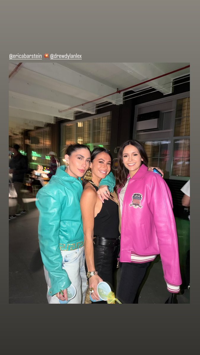 Nina Dobrev ontem (18) com Tyler Lain, Erica Barstein e Drew Ginsburg na comemoração do aniversário da Ashlyn Harris, em Nova York. 

📲| Nina Dobrev via instagram stories.