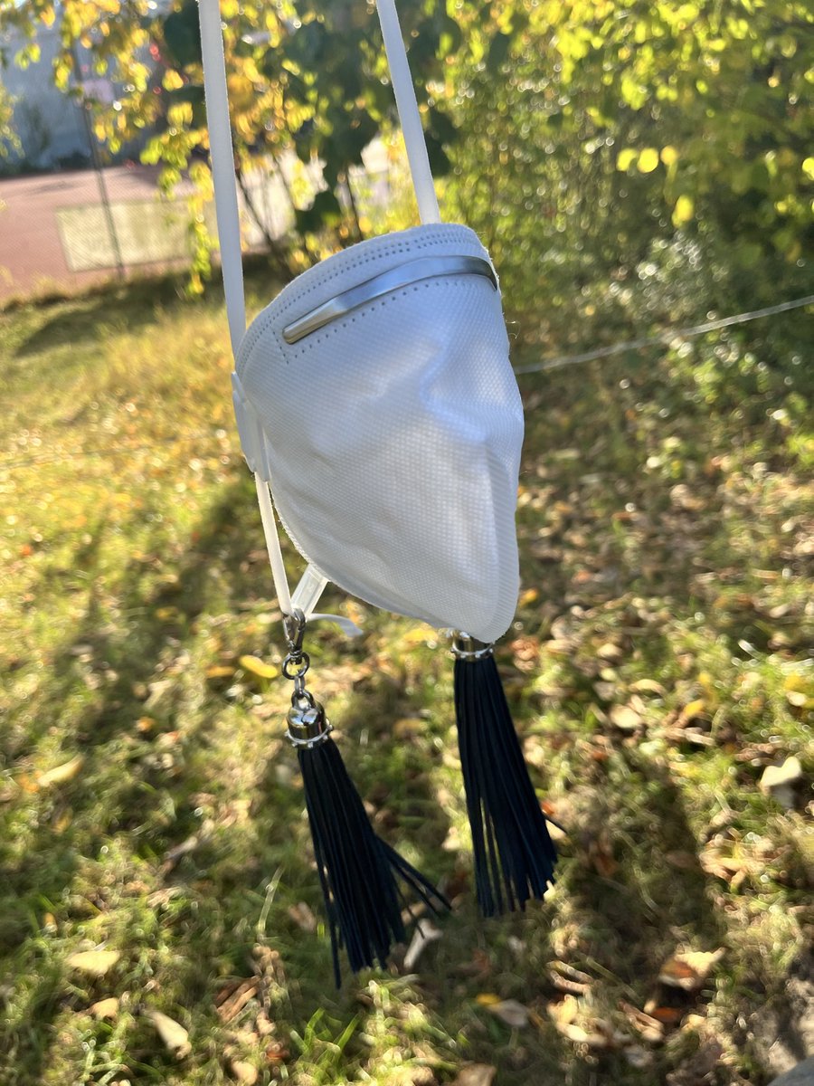 #evermasking Spent a beautiful autumn day outside together with a cc friend &amp; my husband on a city farm. It was crowded so we masked nearly all of the time. We even saw some piggies 🥹🐷