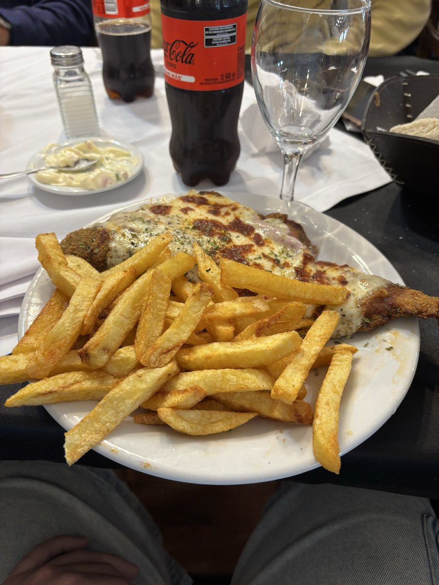 notgonzaloco1's tweet image. Tomá @afa, te dejo una foto de mi almuerzo así te ahorras el ChatGPT.