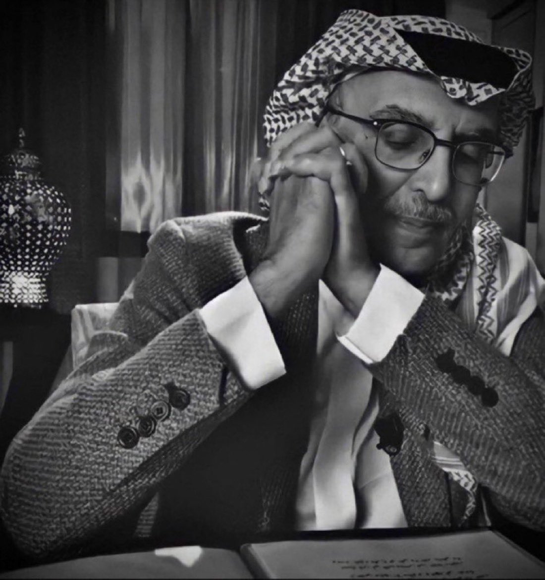 وعدت نفسي ما أجي لك وجيتك 
من بَعدها ما عدت أصدّق وعودي ..