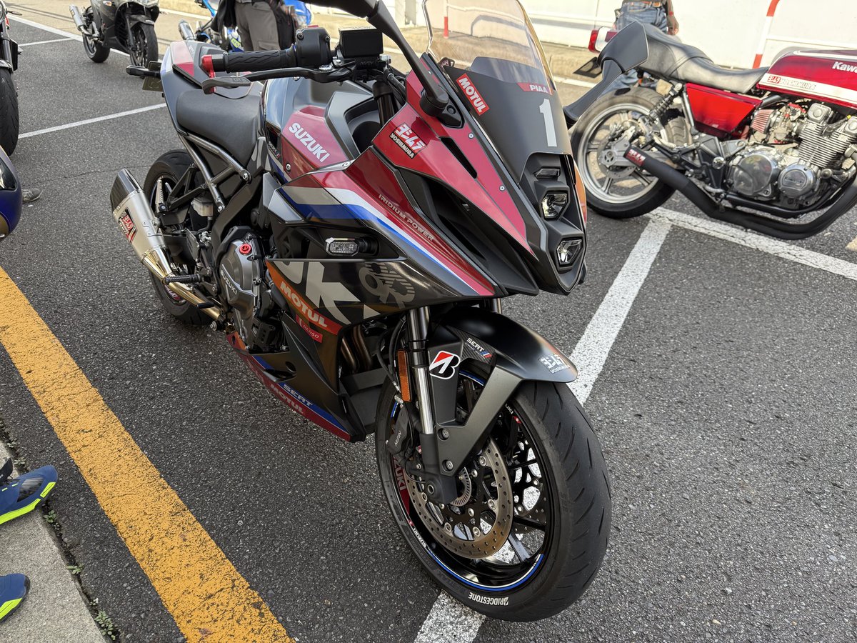 ヨシムラファンミーティングの試乗会では、Z1とGSX-8Rを試乗させてもらった。一般公道は乗らないので、こういう試乗会はすごく楽しい✨✨Z1が以外に速いのと、8Rが2気筒とは知らんかった…しかしアップハンドルは難しい🤨