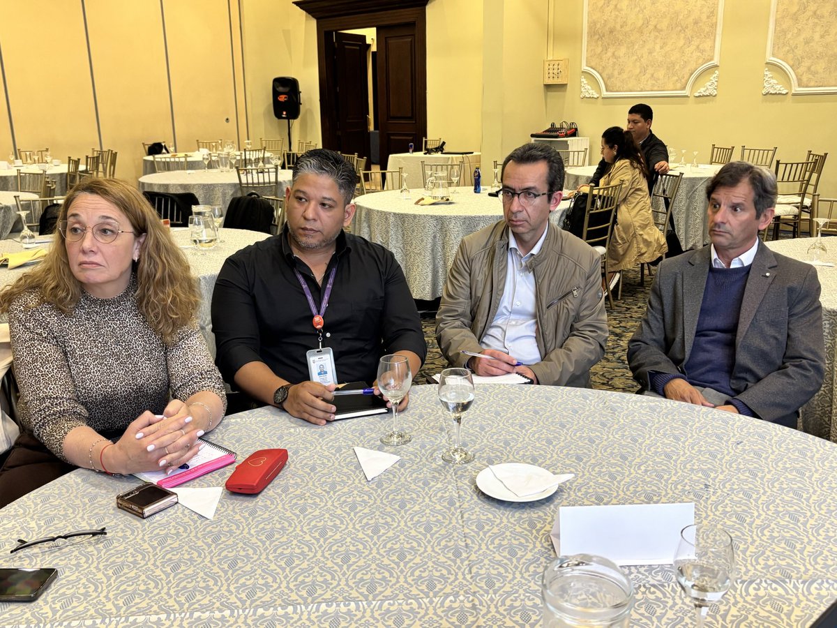 Las autoridades del INDOT, del <a href="/incucaioficial/">INCUCAI</a> de Argentina y los delegados técnicos de <a href="/OPSOMSEcuador/">OPS/OMS Ecuador</a> y Argentina mantuvieron una reunión orientada a identificar nuevas líneas de cooperación que impulsen el fortalecimiento de la gestión trasplantológica en el país.

Este