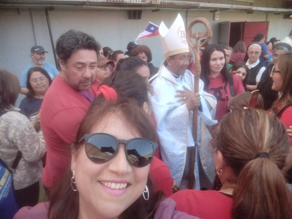 carmengag1's tweet photo. En la  Misa del Centenario de la diócesis de #Chillan presidida por S.E Mons. Kurian Mathew, Nuncio Apostólico de Chile https://t.co/Hrsw6gjW6x