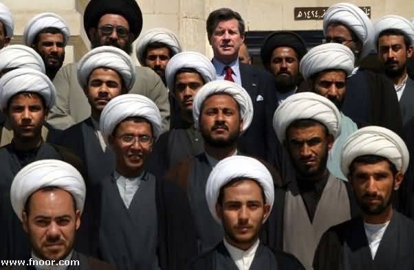 يتساءل البعض أين قوة جيش صدام المليوني آنذاك وكيف سقطت بغداد بساعات ولماذا لم يرهقوها مثل افغانستان ؟ لأن غالبية الشعب انذاك مؤيد للغزو وعلى رأسهم المرجعية الشيعية والاكراد، استقبلوا الامريكان بالورود والجيش انسحب وسلم سلاحه للامريكان (باستثناء مقاومة فردية في بعض المناطق).