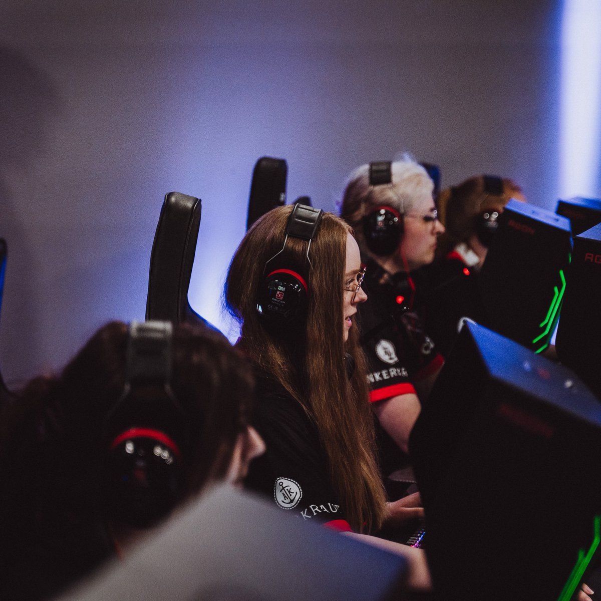 jjeonda_'s tweet image. with TOG disbanding kitsune i’m back to LFT (co-ed/gc)

• DACH residency
• 🇩🇪🇬🇧
• sentinel/controller main but could flex
• 2nd IGL/shotcaller
• 4 years of tourney exp

references: @Jzmie717
vlr and tracker in comments
contact via dms or dc: jjeonda.
♥️&amp;amp;♻️ much appreciated!