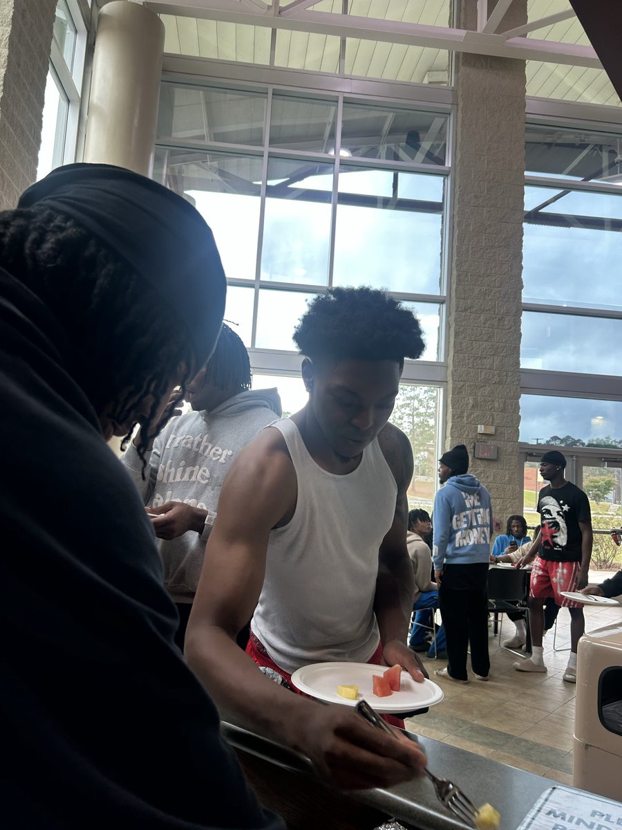 My guys surprised me for my birthday ! Appreciate the love and support 💛💚