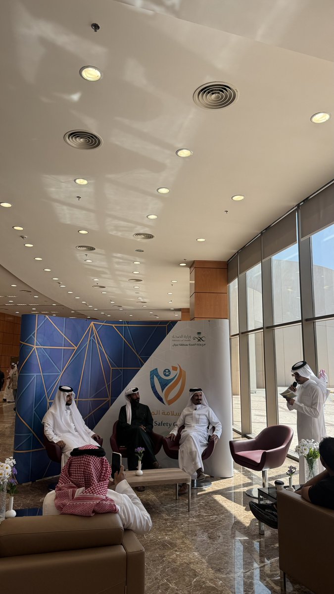 m_xrays's tweet image. برعاية نائب أمير منطقة نجران
سمو الامير
#تركي_بن_هذلول_بن_عبدالعزيز

تشرفت بالمشاركة في
#مؤتمر_سلامة_المرضى
والسلام على سموه بدعوة كريمه من وزارة الصحة بمنطقة نجران كل الشكر لمدير عام وزارة الصحة بمنطقة نجران د. ابراهيم بني هميم ورئيس اللجنة العلمية للمؤتمر د. قبلان ال مطارد 🙏