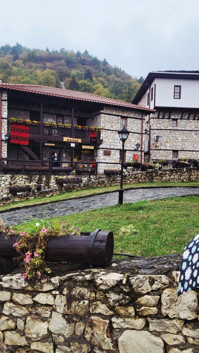 <a href="/esnaf_eu/">Еснаф - a story to wear</a> И од овој агол.