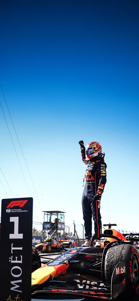 F1WallpaperHQ's tweet photo. 📱🥇 RACE WINNER WALLPAPERS 🥇📱

@Max33Verstappen | #USGP 🇺🇸 https://t.co/p68vG8epXd