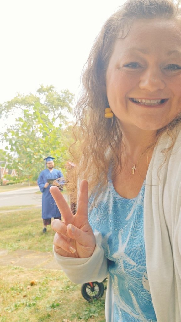 thatMGOBLUEgirl's tweet photo. ✨️A bright light in a dark time:
When Chris was first diagnosed with a fatal brain tumor his biggest wish was to graduate from high school🎓 While transitioning to hospice care, his wish came true a little early🥹
We are so proud & so grateful🙏
#TeamChris 💛🩶
#DuckCancer 🐥🎗 https://t.co/fvtkh3H1ym