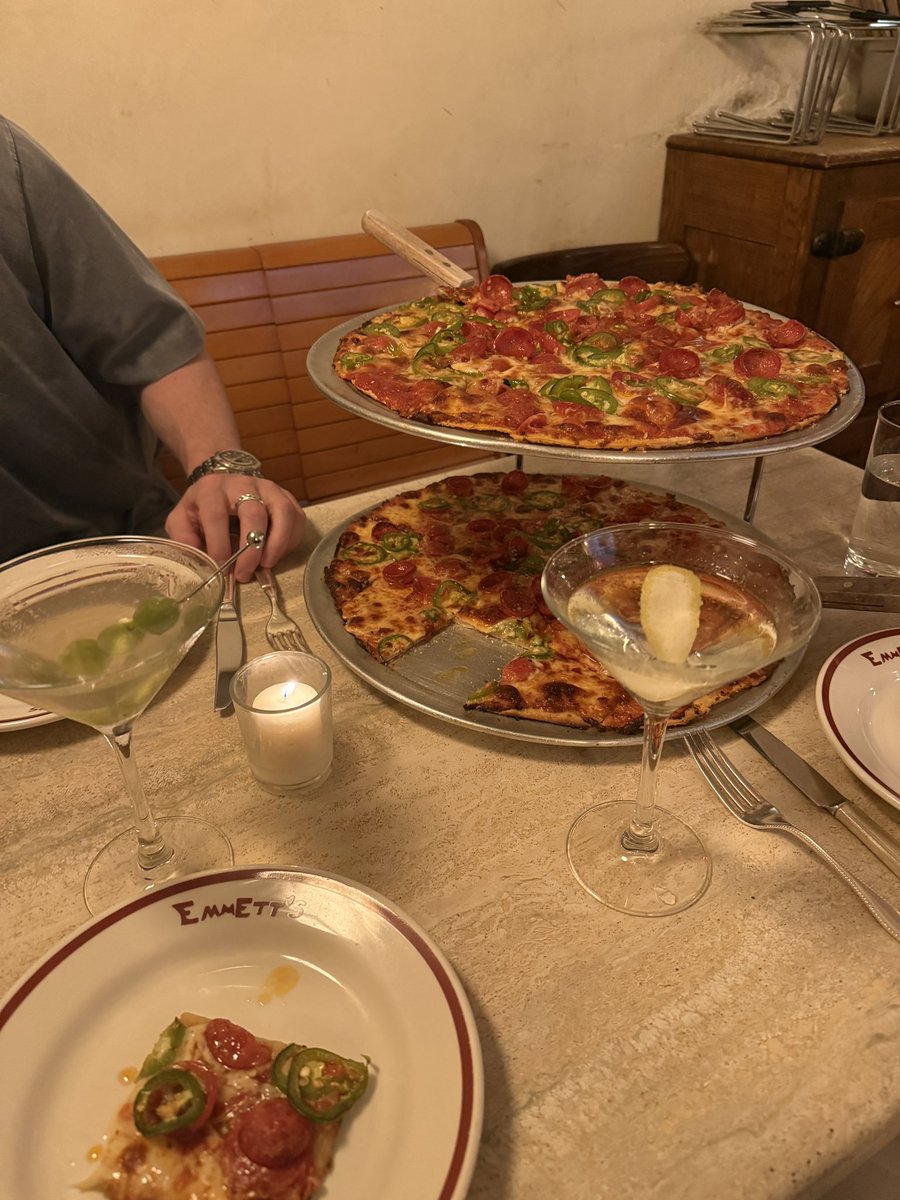 Mid Thirties Manhattan Guy tweet media