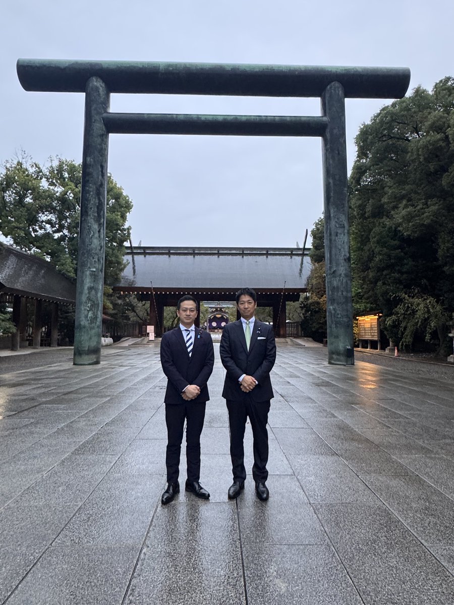 早朝の開門時刻に、藤田文武共同代表と靖国神社に参拝🇯🇵

我が国の平和と独立、生存と繁栄のために、その命を捧げた英霊に対し、尊崇の念を表しました。