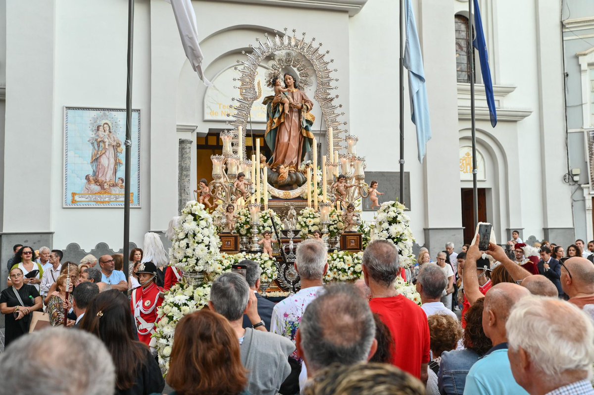 🫶Junto a las vecin@s de #LPGC, compartiendo el último día de las Fiestas de La Naval

⚓Una cita marcada por la celebración en honor a Nuestra Señora de la Luz, símbolo de historia, tradición y arraigo en nuestra ciudad
