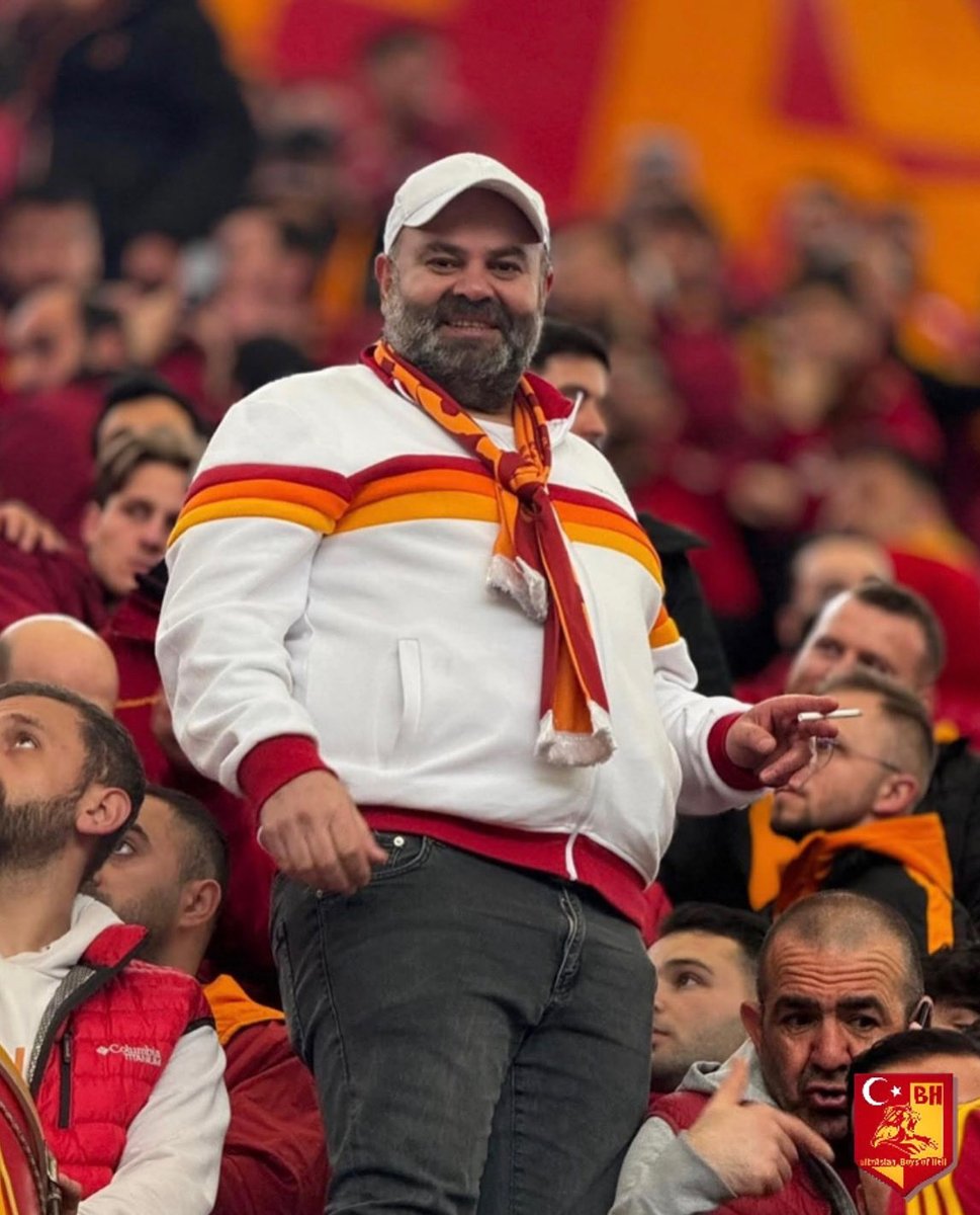 SEN İSTEDİĞİN AN KAÇAR İPİN UCU BU ALEMDE KRAL ESENLERLİ SUCU 

GÜLÜŞÜN EKSİLMESİN 
NİCE SENELERE AĞABEY