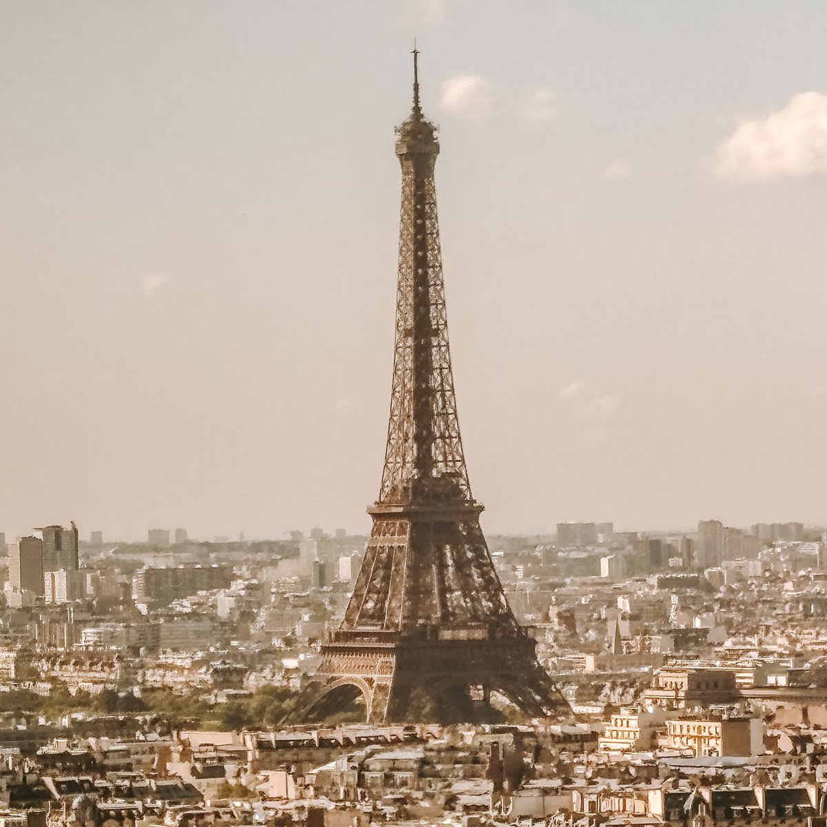 Living my best life in Paris! Reality: Literally falling asleep in my soup and worried I'll get robbed on the metro because I'm too exhausted to stay awake. 😴
The flight attendant life, unfiltered: nicoletakesflight.com/my-paris-layov…