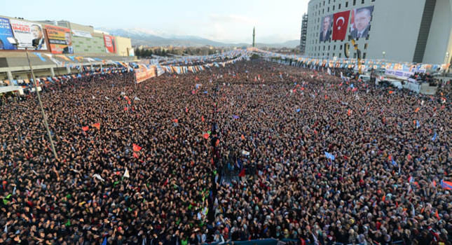 No Kings Protest, 10/18/2025 in Deep Red Yeehaw Junction Florida pop 314 People came from all over the county to “fight for Democracy” And say “NO to Kings”. Trump is afraid.