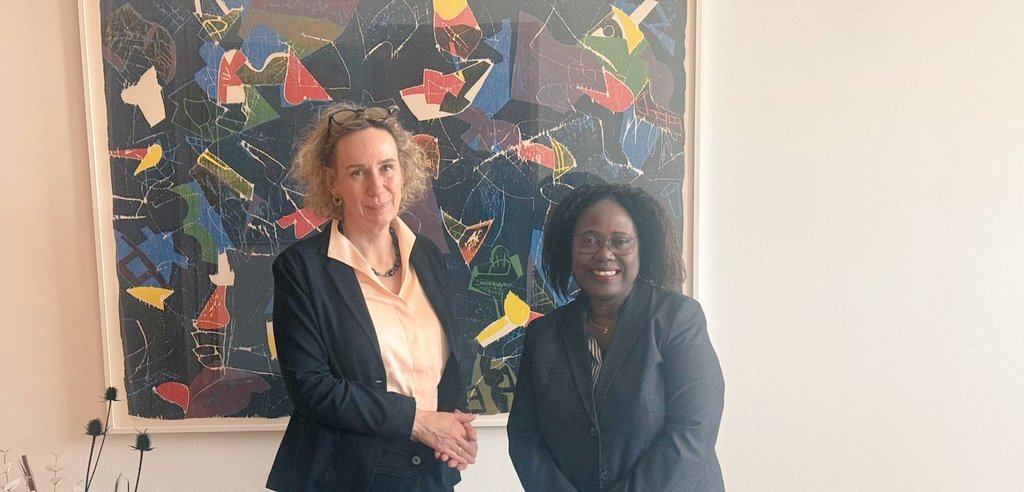 Ambassade du Burundi à Berlin (@burundiaberlin) on Twitter photo Ce 15 octobre, SEM Annonciata Sendazirasa, <a href="/BurundiaBerlin/">Ambassade du Burundi à Berlin</a> a effectué une visite de courtoisie à Amb.Gesa Bräutigam, nouvelle Direction pour l’Afrique Sub-Saharienne et le Sahel au Ministère fédéral des Affaires Étrangères.#Burundi <a href="/GeneralNeva/">SE Evariste Ndayishimiye</a> <a href="/NtareHouse/">Ntare Rushatsi House</a> <a href="/Edbiziman/">Ed. Biziman</a> <a href="/MAEBurundi/">MAEIRCD</a> Ce 15 octobre, SEM Annonciata Sendazirasa, <a href="/BurundiaBerlin/">Ambassade du Burundi à Berlin</a> a effectué une visite de courtoisie à Amb.Gesa Bräutigam, nouvelle Direction pour l’Afrique Sub-Saharienne et le Sahel au Ministère fédéral des Affaires Étrangères.#Burundi <a href="/GeneralNeva/">SE Evariste Ndayishimiye</a> <a href="/NtareHouse/">Ntare Rushatsi House</a> <a href="/Edbiziman/">Ed. Biziman</a> <a href="/MAEBurundi/">MAEIRCD</a>