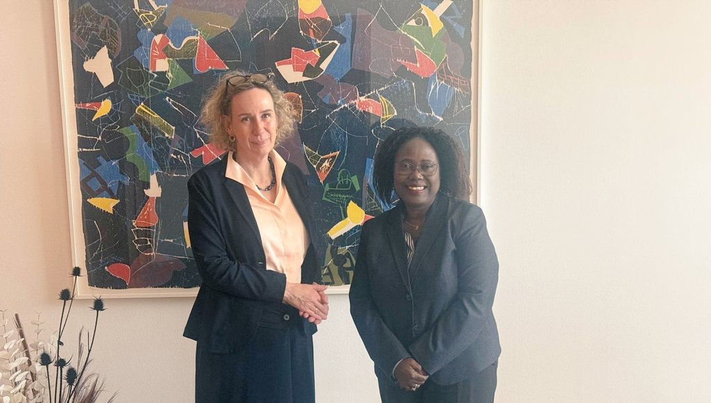 Ambassade du Burundi à Berlin (@burundiaberlin) on Twitter photo Elle n’a pas hésité de parler des priorités du nouveau Gouvernement Fédéral Allemand.
Mme l’Amb. Sendazirasa apprécie les nouvelles directives de la Politique Allemande en Afrique qui donnent, entre autres,une ouverture aux échanges et collaboration sur le passé colonial.#Burundi Elle n’a pas hésité de parler des priorités du nouveau Gouvernement Fédéral Allemand.
Mme l’Amb. Sendazirasa apprécie les nouvelles directives de la Politique Allemande en Afrique qui donnent, entre autres,une ouverture aux échanges et collaboration sur le passé colonial.#Burundi