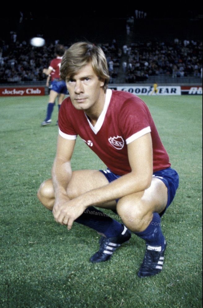 "Cuando errabas un pase la gente te perdonaba, cuando errabas dos murmuraban, y cuando errabas 3 sabías que no podías jugar más en la primera de Independiente"

🎙️Claudio Marangoni, hace unos años…

A ver si entienden que esto es Independiente, jugadores de mierda, dirigentes de