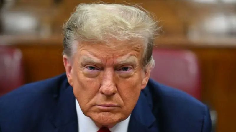 JulianProgre's tweet image. Condenado por 34 delitos en los EE.UU. Abuso sexual, soborno a actriz porno entre otros graves.
Ha amenazado a china, Mexico, Brasil, Groenlandia Panamá, Canadá, hoy amenaza a Colombia con una invasión.
@POTUS Nos vemos en las calles. Llego la hora de una gran manifestación