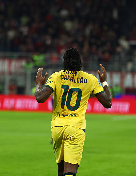 MilanPosts's tweet photo. 🗣️ A. Saelemaekers conference press: What did you tell Leão? "Since the end of the match against Juventus, we told Leão that no matter what happened, we’d be behind him. We’re really proud of him. People think it’s always easy for us because we ‘just play football,’ but there are emotions involved. Seeing Rafa go through a tough moment, come back, and play a game like this you just have to say bravo."