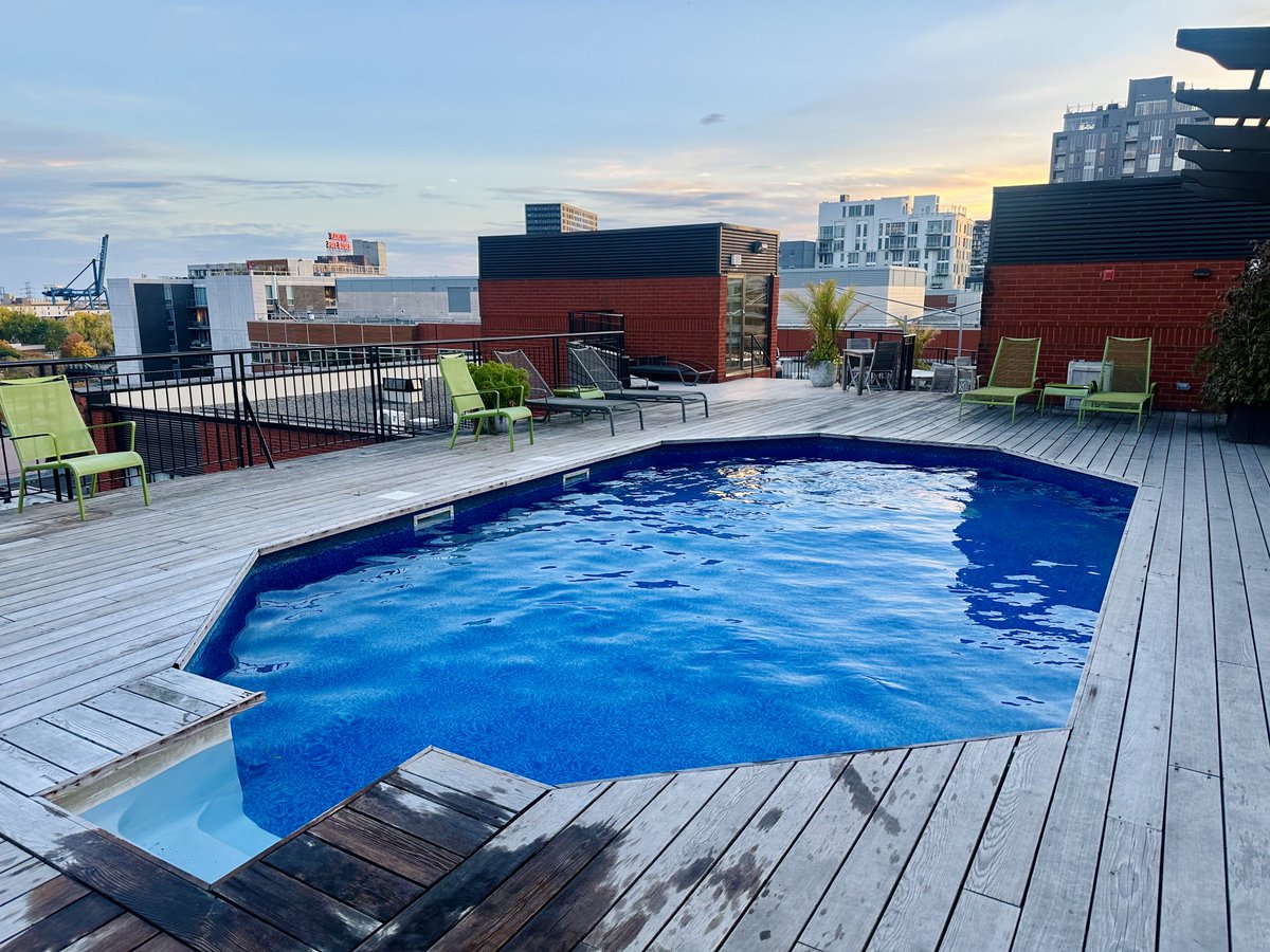 jf_spatial's tweet image. 19 octobre. Je sors de la… piscine 🥰.