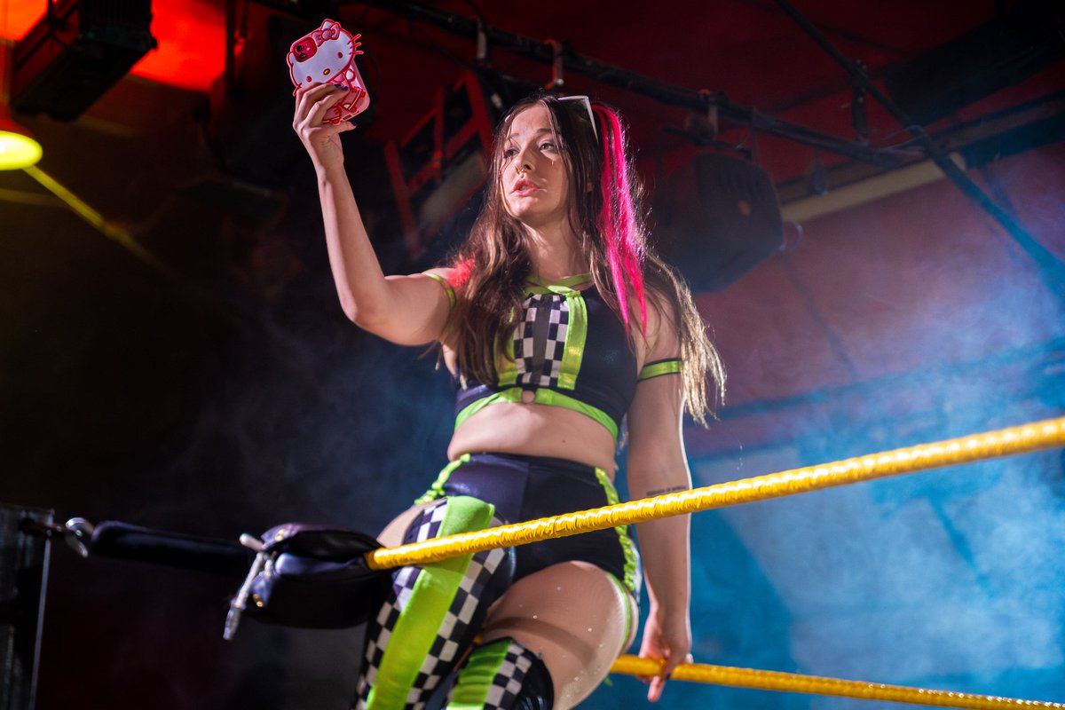 princepvma's tweet photo. Natalie Sykes just wants to take cute selfies 🤷🏼‍♂️

🤼‍♂️ Fight Night Wrestling 18/10/25 

@NatalieSykes_ 
@fnw_uk https://t.co/hPWQK7dE6t
