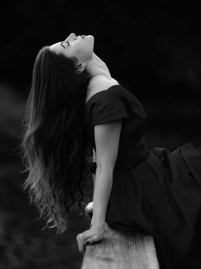 لم أتقن نسيانك بعد …
ما زلت أنساك مره …
 وأنسى نسيانك مرات …♠️