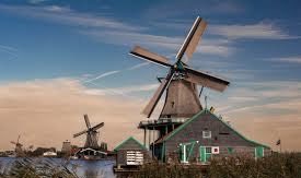 Cercare una logica in Schlein.

C’è qualche elemento che colleghi l’attentato intimidatorio contro il giornalista della Rai Sigfrido Ranucci alle politiche restrittive del governo in materia di diritti civili e politici?
Per quanto queste presentino aspetti di effettiva