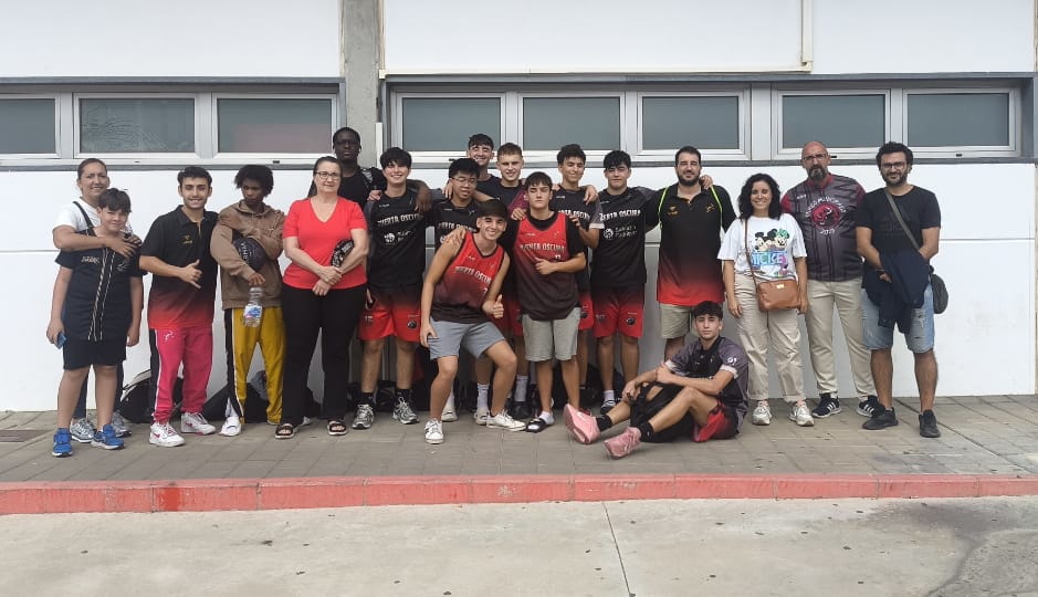 2° partido de liga FAB del Junior ⚫ <a href="/CDJPuertaOscura/">CD Puerta Oscura</a> "BENAHAVIS" contra CB Cártama. Mal inicio de partido hasta el descanso y a partir de ahí logramos jugar dando guerra hasta el final ganando los dos últimos cuartos.

#CDPO14.0
#TodoAlNegro
#SiempreJuntos