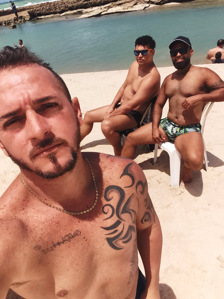 Uell_'s tweet photo. Dia de praia com eles 💙❤️💛 https://t.co/T3qdn19rPz