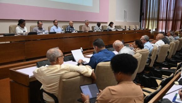 🇨🇺Desde inicio del mes de octubre se ha desplegado una gran ofensiva en La Habana para mejorar servicios básicos como la electricidad, el abasto de agua, y la recogida de desechos sólidos

🔗acortar.link/4aUoRQ