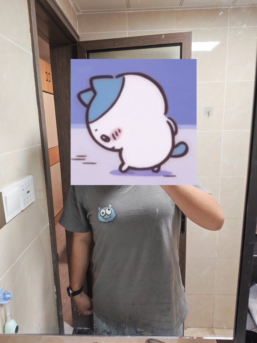 isRayGroup's tweet photo. 朋友提醒我不要驼背🥺🥺
其实是在含胸
今天刚好试了一件之前的衣服感觉有点明显了，要炸柜了吗😭😭😭
怀疑是穿了小背心导致的
p2跟p3是穿了小背心跟没穿的对比
小背心：我不背这个锅🤕 https://t.co/gulYN3UvyM