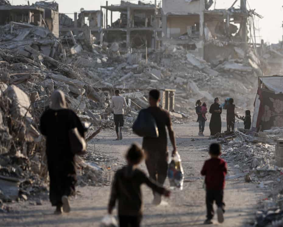 Israël a violé le cessez-le-feu à 47 reprises depuis son entrée en vigueur début octobre, tuant 38 Palestiniens et en blessant 143 autres.
theguardian.com/world/2025/oct…