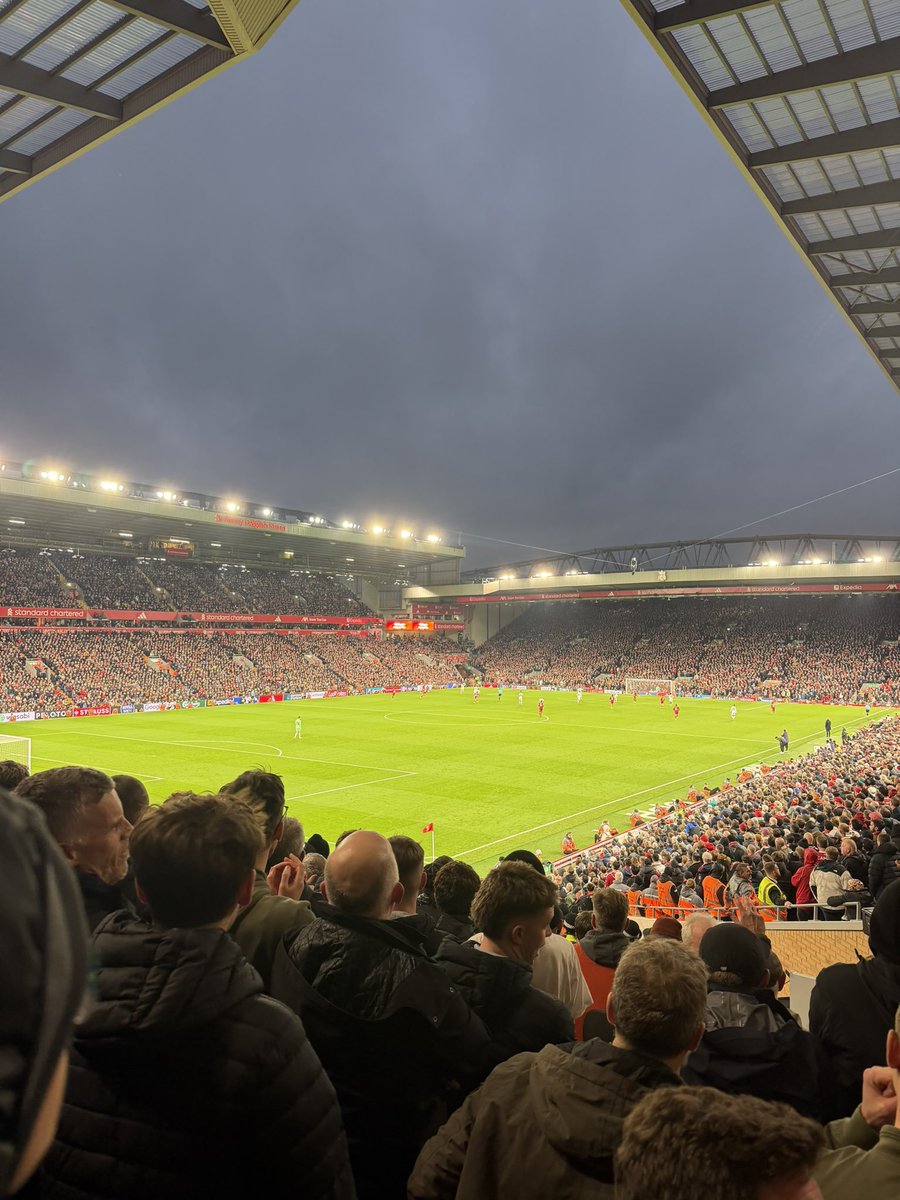 alt0rm3y's tweet photo. Have to say the zoom in the new iPhone 17 PRO is top notch. 

1x zoom
4x zoom
8x zoom
24x zoom

#mufc 🇾🇪 @_dea_n https://t.co/SuZSJCFst2