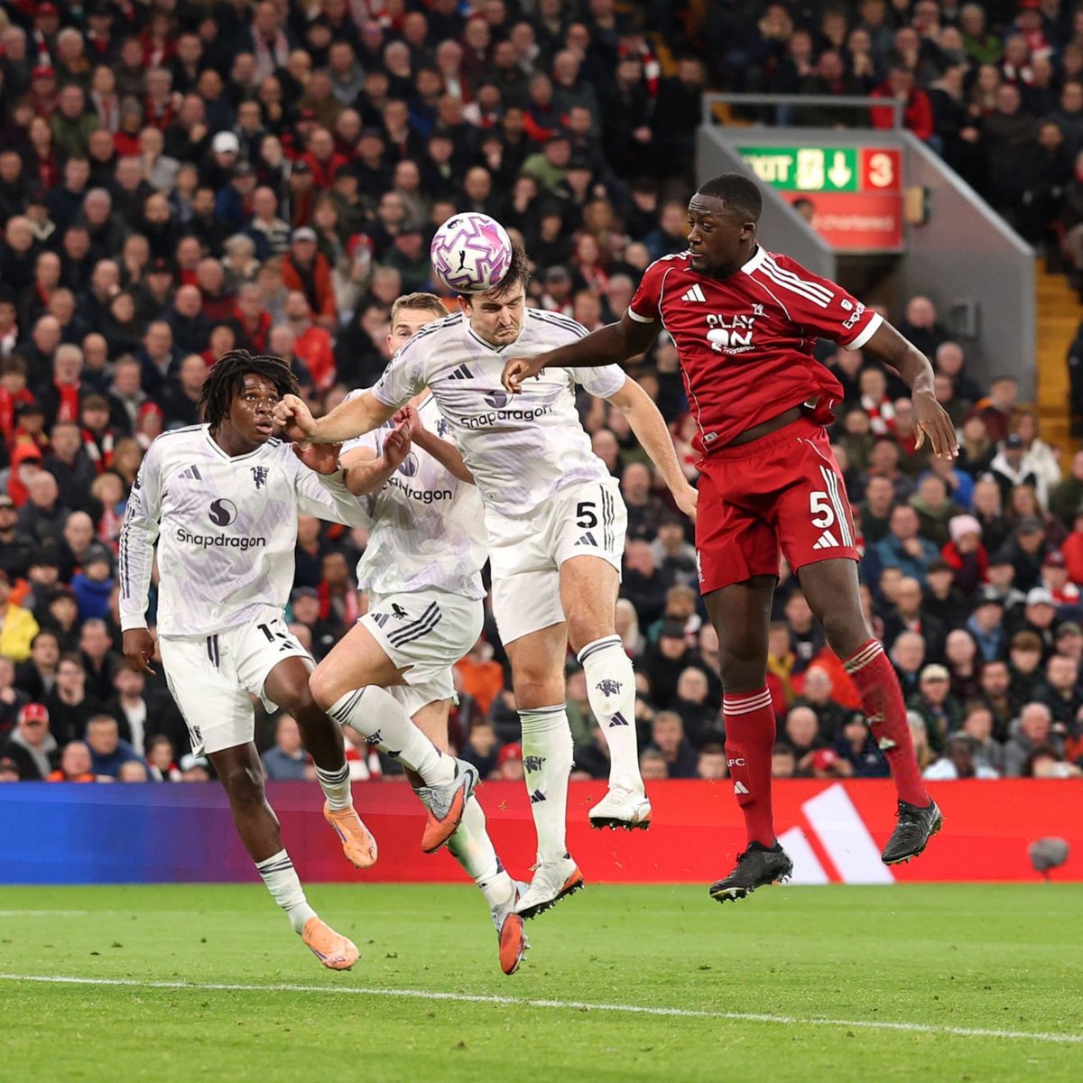 TouchlineX's tweet image. 🚨🗣️Harry Maguire: "I know they say a win is just 3 points, but this one is worth more. I have been here for 7 seasons and coming here to win is difficult."

"The last few years have not been the best for this club."
