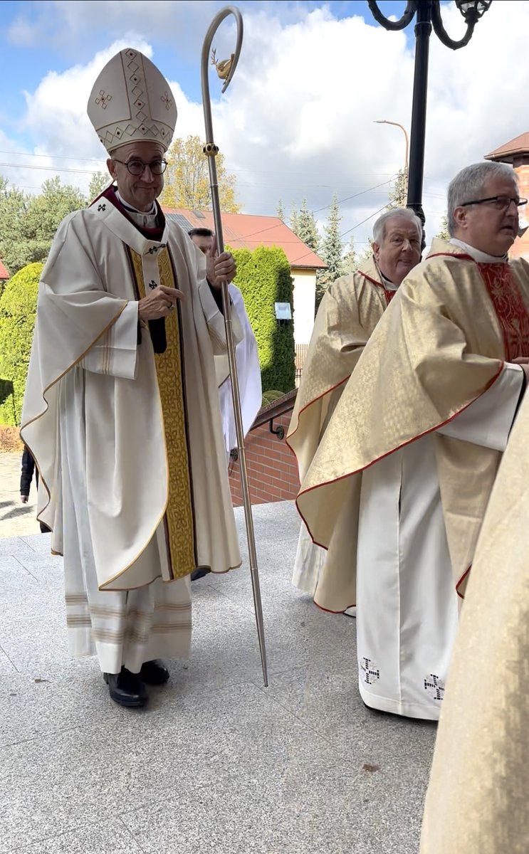 Konsekracja kościoła pw. Matki Bożej Nieustającej Pomocy w Grodzisku Mazowieckim. Uroczystości przewodniczył abp Adrian Galbas👇🙏
