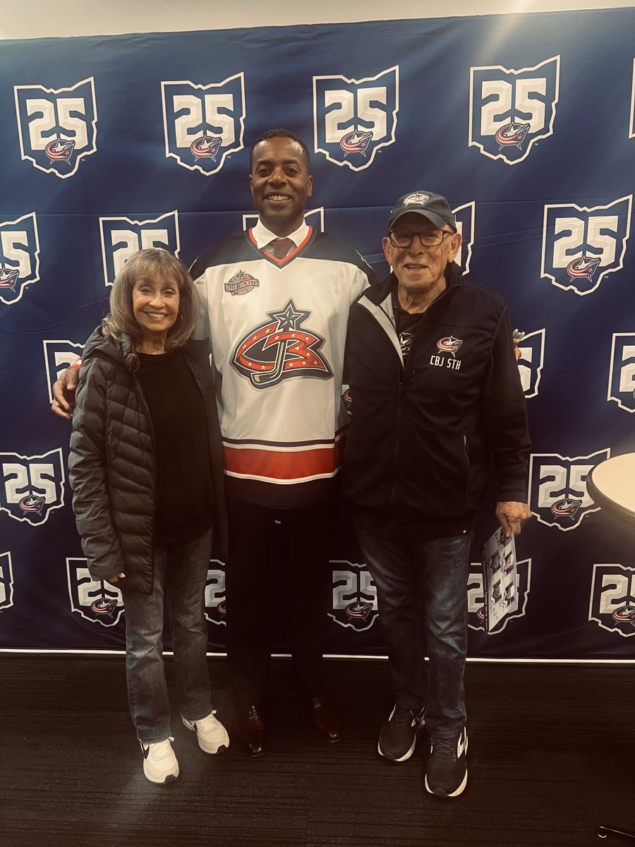 Fish5983's tweet image. #cbj last night at the jackets meeting the alumni celebrating 25years. Klesla, Dinnen, Tugnutt, Grand-Pierre