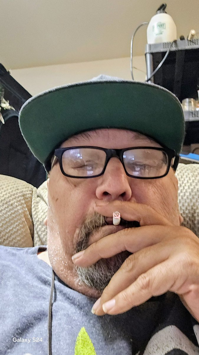 duckdodgers68's tweet image. Cheers to a beautiful blessed day 🙏  #FuckCancer #GetScreened