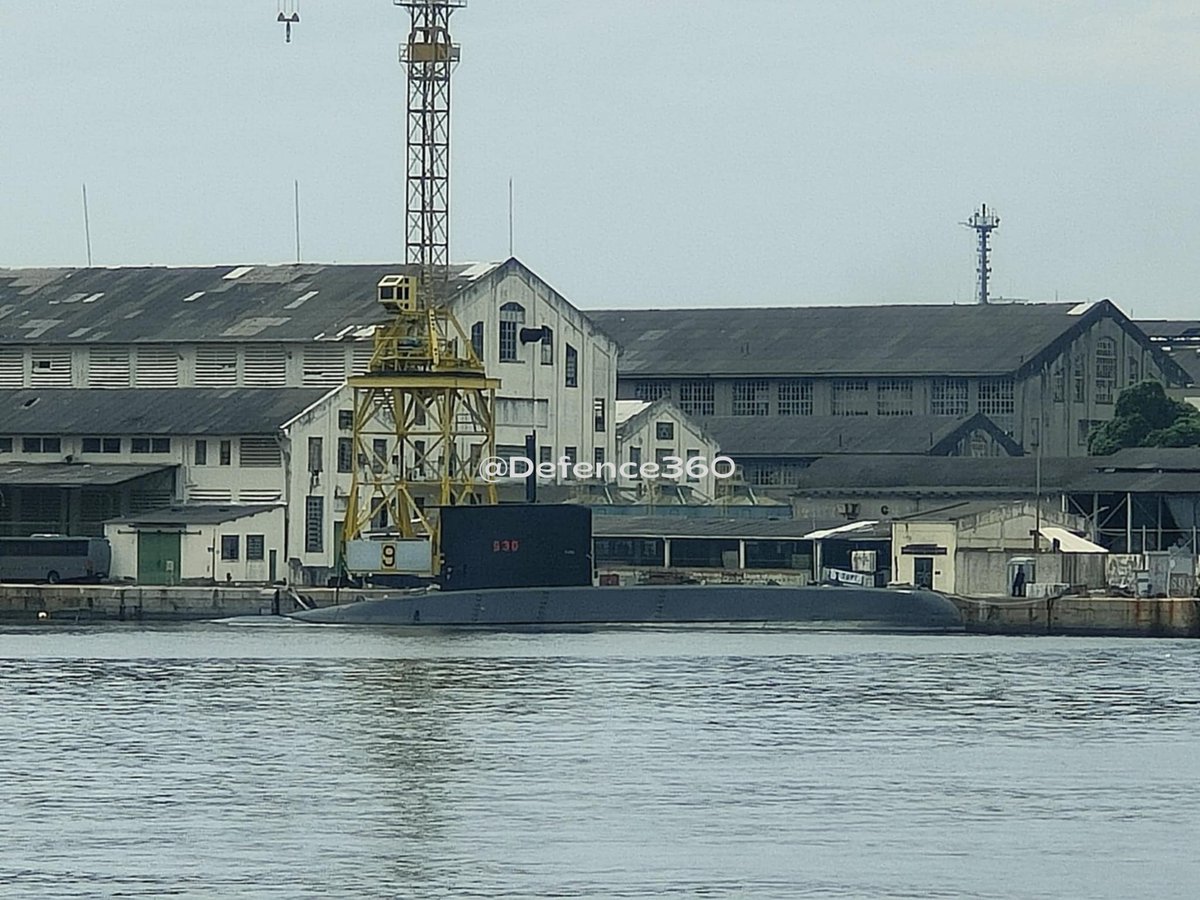 Defence 360° (@defence360) on Twitter photo O submarino S Tupi (S3O) do Commando da Força de Submarinos (ComForS) da 🇧🇷 <a href="/marmilbr/">Marinha do Brasil</a> está no 🇧🇷 Arsenal de Marinha do Rio de Janeiro (AMRJ). O 🇧🇷 possui um submarino HDW Class 209/1400 da Classe Tupi. O submarino S Tupi (S3O) do Commando da Força de Submarinos (ComForS) da 🇧🇷 <a href="/marmilbr/">Marinha do Brasil</a> está no 🇧🇷 Arsenal de Marinha do Rio de Janeiro (AMRJ). O 🇧🇷 possui um submarino HDW Class 209/1400 da Classe Tupi.