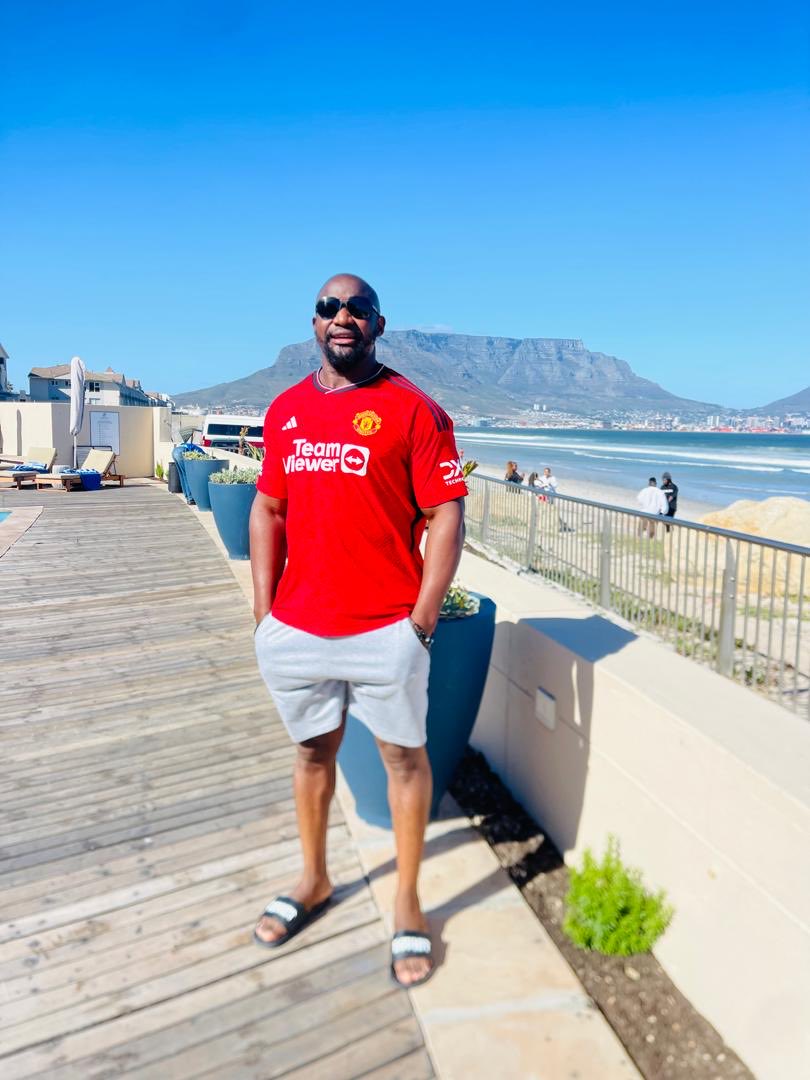 championmbewe's tweet photo. Post your pic wearing your Man U shirt https://t.co/BefGYQ27RQ