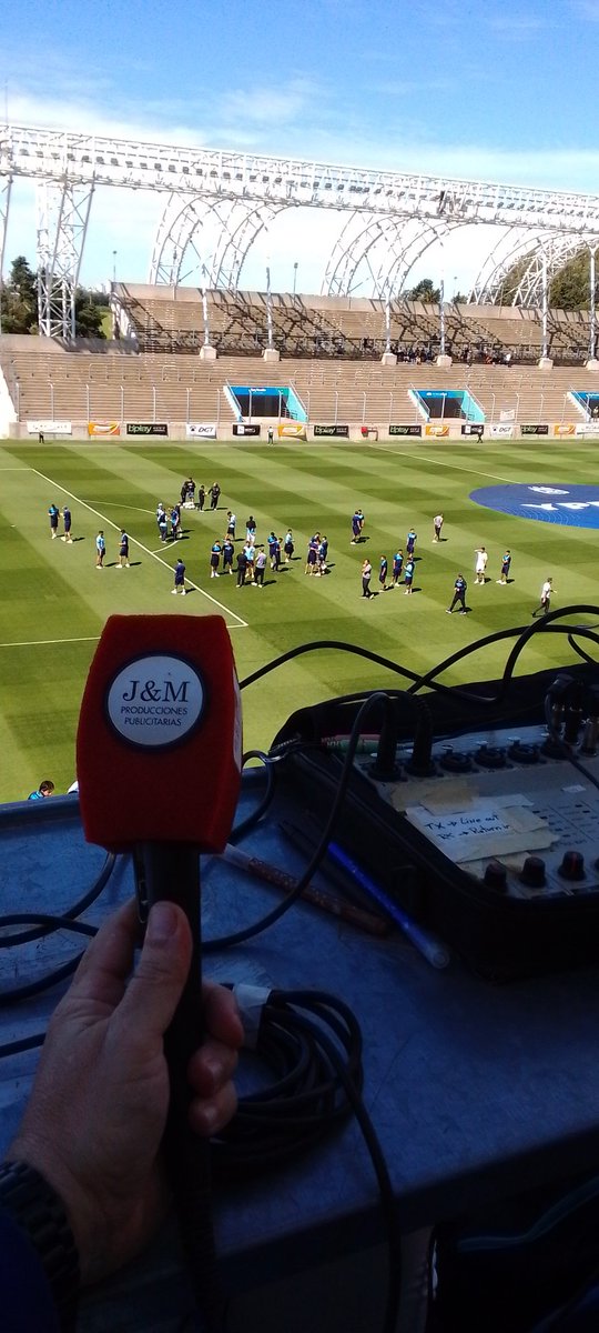 Ya estamos incómodamente instalados en los pupitres, pero a pesar de los palos en la rueda le metemos la pasión y el profesionalismo de siempre. Desde las 15hs te contamos la final de <a href="/OficialAMSyD/">Atlético de Rafaela</a> vs Bolívar x recrafaela.ar