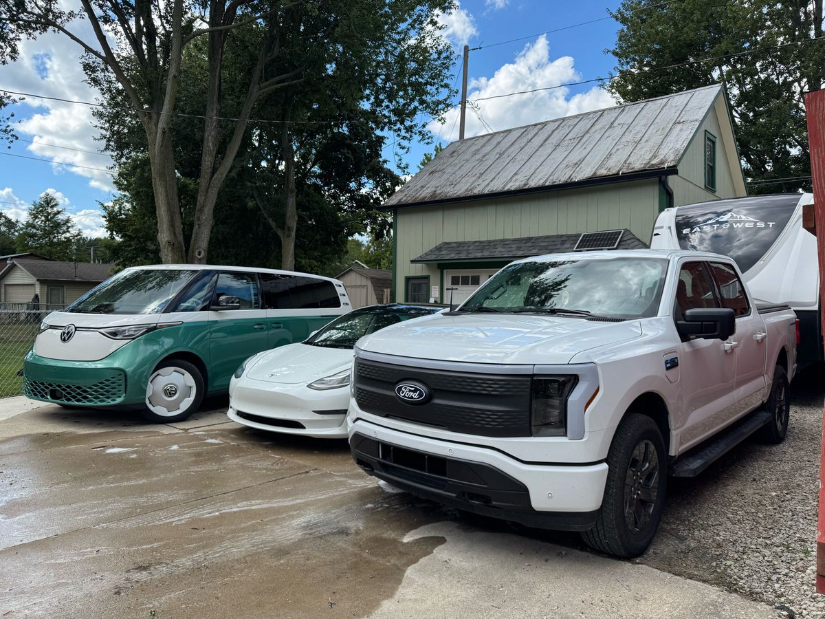 TesCalendar1's tweet photo. Wow, I just calculated I will save $7,263 in gasoline and maintenance costs over my ICE truck this year 😳

In 10 months of driving my Lightning Flash I’ve put 14,000 miles on it, or 16,800 in a calendar year. A little less than half of that is towing mileage (0.9mi/kWh) and the rest getting 2.1mi/kWh.

In 8 months of owning my 3, I’ve put 8,000 miles on it, or 12,000 on a calendar year. I’m averaging about 240Wh/mi.

Given this mileage, I would have spent $7,590 in gasoline (8mpg towing, 16mpg other), $578 in oil changes, and $500 in repairs (low estimate).

I ONLY spent $1,405 in electricity ($0.11/kWh, 1500kWh’s free at hotels / campgrounds).

Saving 7 G’s while driving a much more enjoyable vehicle is bonkers.