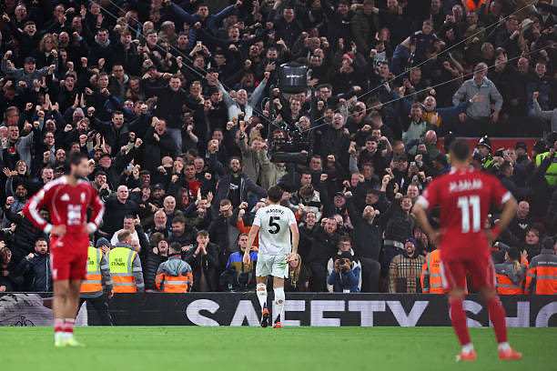 Salah menatap idolanya.

#poroshalangid